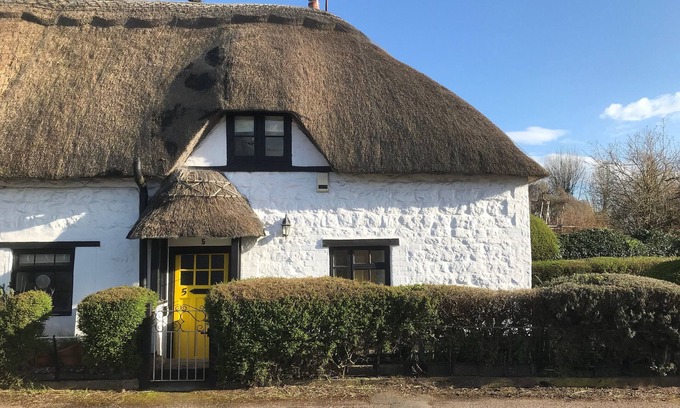 Swindon Cottage | 5 PACKHORSE, pet friendly, character holiday cottage in Purton
