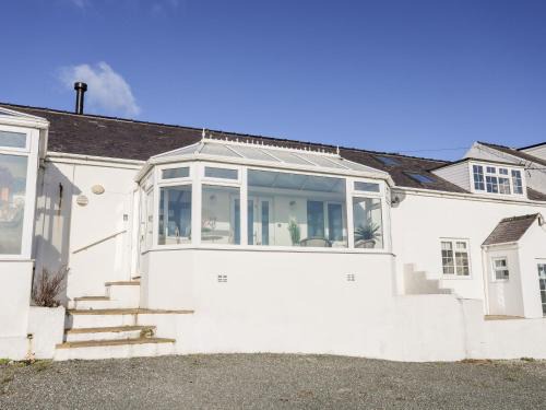 Holyhead House | 5 Porthdafarch South Cottages