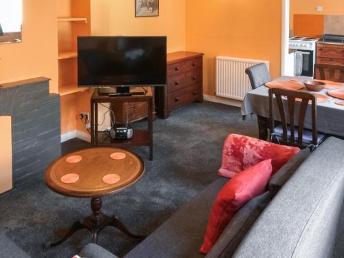 Sandhurst House | 5 Rose Cottages