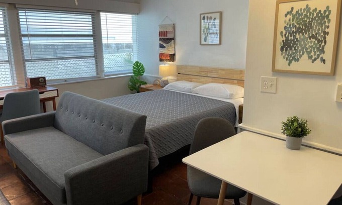 Dunedin Apartment | 5 · Seaside Artisan Apartment *Dog Friendly* 5