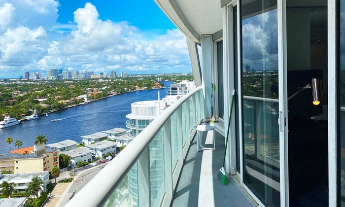 Central Beach Apartment | 5-star Condo at The W Residences 1BR by Oneluxstay