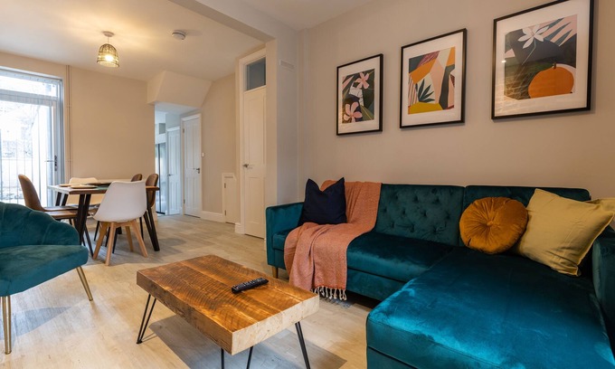 Canton House | 5 star rated, beautifully decorated spacious 3 bed house close to City Centre.
