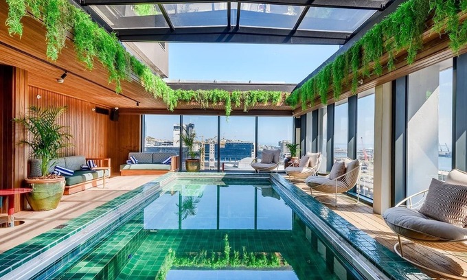 Cape Town City Centre Apartment | 5 star * The Rockefeller Hotel studio, Cape Town with cooking facilities.