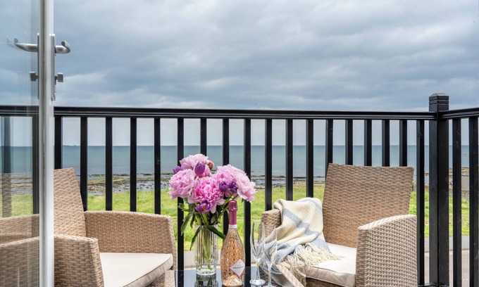 Seahouses Apartment | 5 star Tourist Board rating alongside award winning Bamburgh beach.