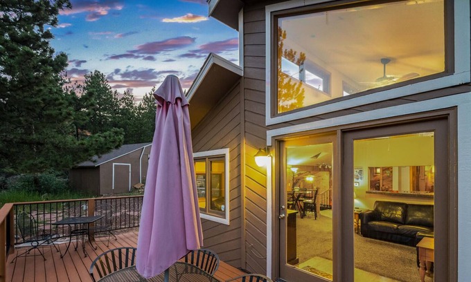 Coal Creek Cabin | 5 Star Western Cabin Golden, Boulder, Nederland, Skiing, Newly updated