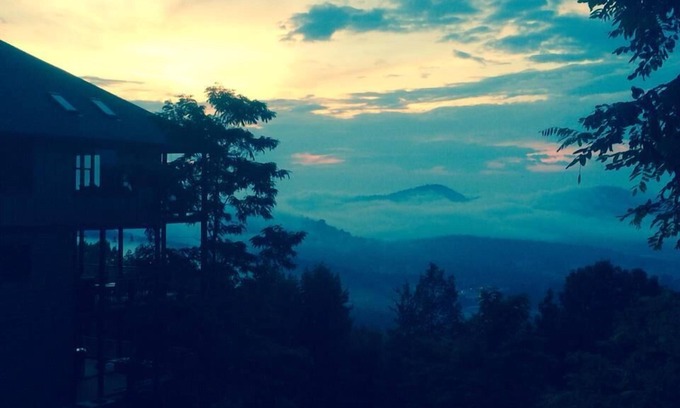Hiawassee House | 5 STARS! VIEWS! Long Range Views! Luxury but Rustic Mountain Home! @ 2700 ft!