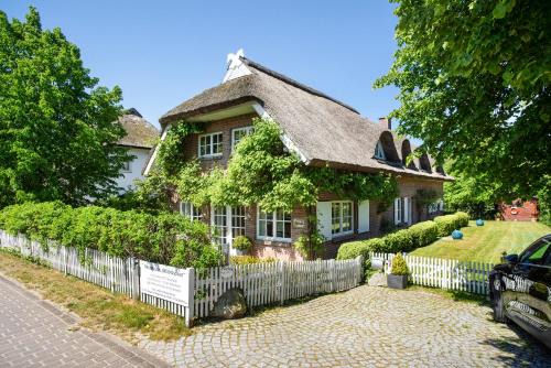 Pantow House | 5 Sterne Reetdachhaus Wildröschen