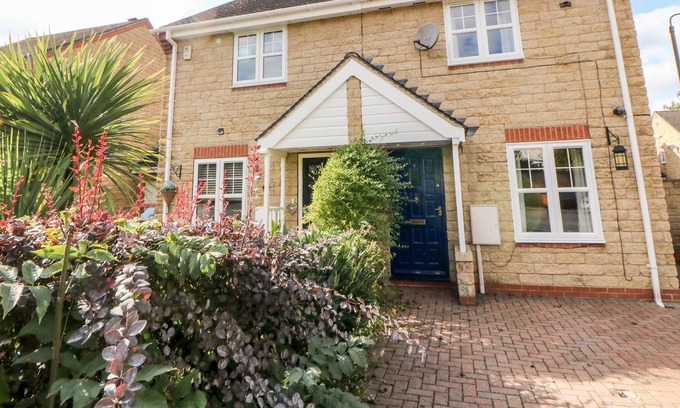 Rowsley House | 5 SUNNYBANK, family friendly, with a garden in Darley Dale