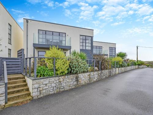 Holywell House | 50 Degrees West