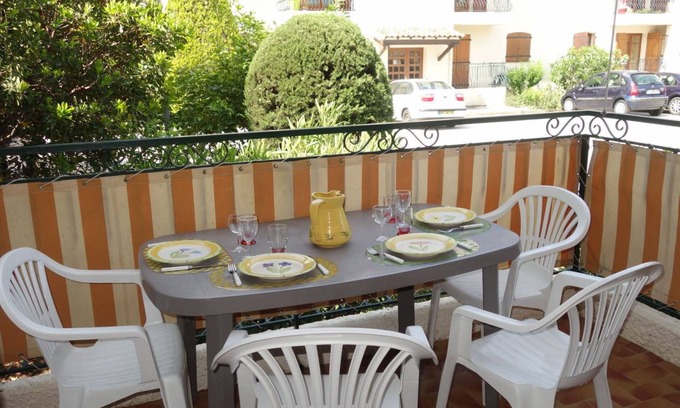 Saint-Cyr-sur-Mer Apartment | 50 m² Apartment ∙ 2 bedrooms ∙ 4 guests
