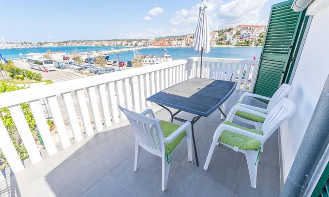 Rogoznica Apartment | 50 m² Apartment ∙ 2 bedrooms ∙ 4 guests