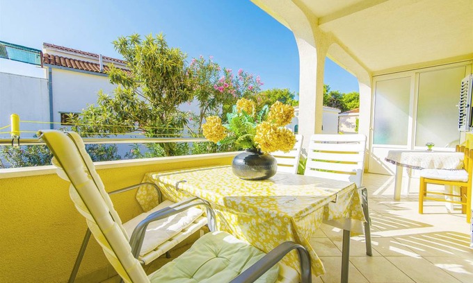 Rogoznica Apartment | 50 m² Apartment ∙ 2 bedrooms ∙ 3 guests