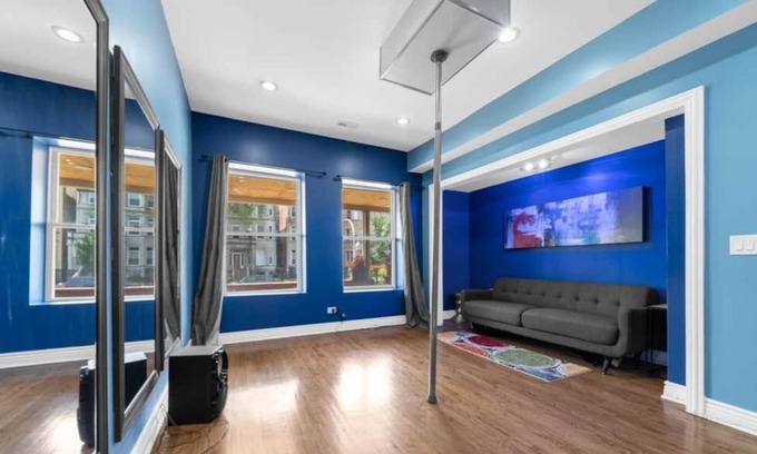 Grand Boulevard Condo | 50 Shades Of Blue Suite