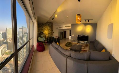 Dubai Marina Hotel | 50 Shades of stay