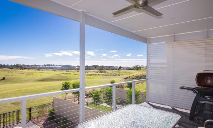 Carrickalinga House | 50 Turnberry Drive