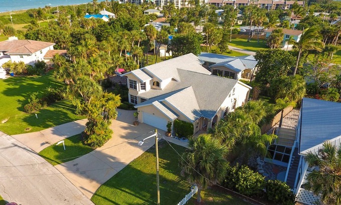 Fort Pierce House | 500 ft from Beach/Ocean with huge private pool, Tiki Hut