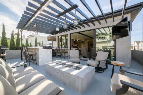 Balboa Peninsula House | 501 E Bay Ave
