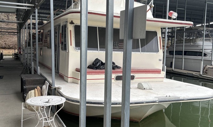Lupton City Boat Rental | 50ft House Boat on the Tennessee River!