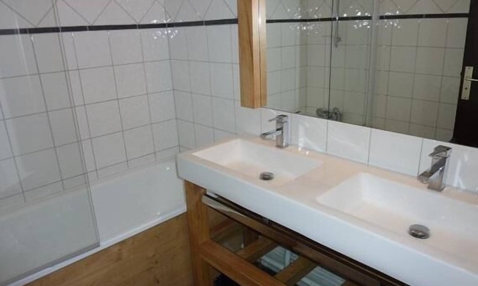Val-Thorens Apartment | 50m from ski slopes, 6th floor, balcony, tv, ski locker, 42m², Val Thorens