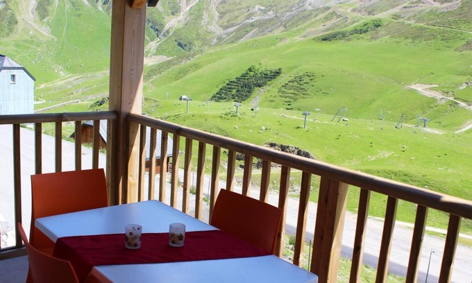 La Mongie Apartment | 50m from ski slopes, swimming pool, terrace, parking, tv, ski locker, 45m², Barèges/La Mongie