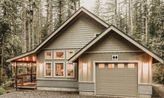 Warnick House | 52GS - Hot Tub - WiFi - Pets Ok - Wood Stove - Sleeps 6 home
