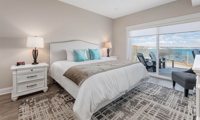 Traverse City Condo | 539 Bay St. Lake View Condo Unit 401W