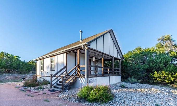 Fredericksburg Cabin | 54 m² Cabin ∙ 1 bedroom ∙ 2 guests