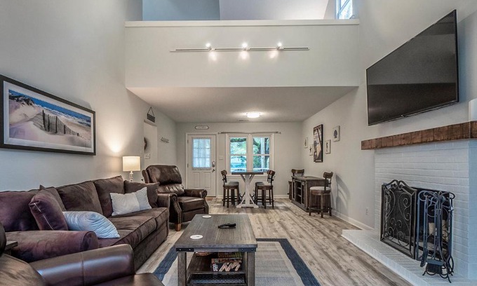 Tarpon Pond House | 545 Tarpon Pond Cottage