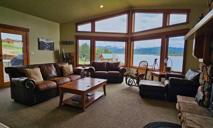 Georgetown House | 556 Black Bear Ln