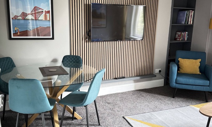 Kirkcaldy Apartment | 56 Degrees North - sleeps 5 guests in 2 bedrooms