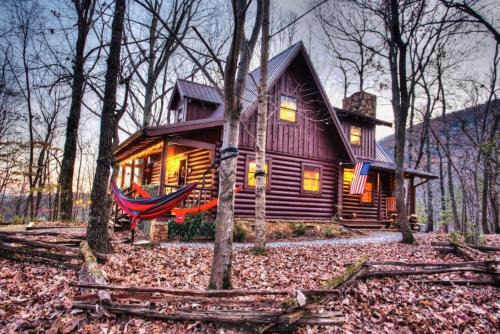 Sautee Nacoochee House | 569) Massive Cabin in the woods 6 miles from Helen