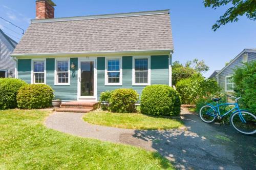Sandwich House | 57 Wood Avenue Sandwich - - Cape Cod