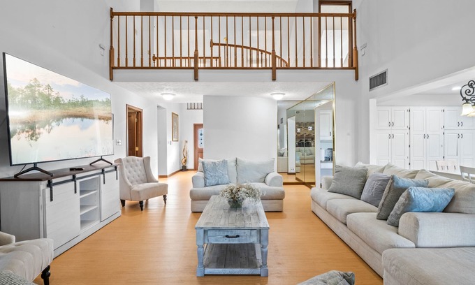 Oviedo House | 5700+ sqt home & a barn to celebrate your special milestones on 20-acre Orlando
