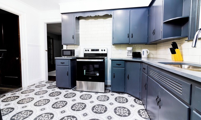 Niagara Falls House | 5Br, 1.5 Ba Close To Niagara Falls State Park