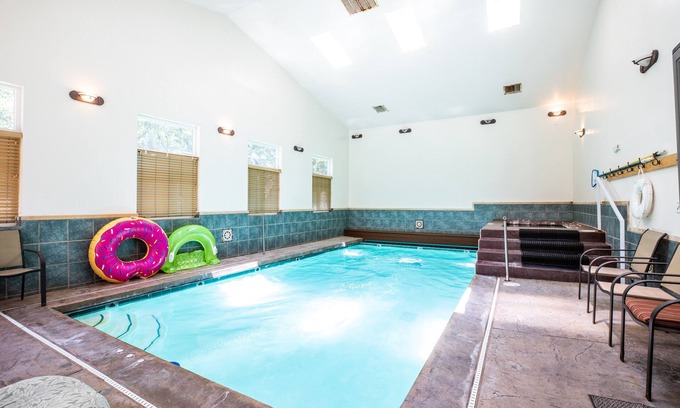 Granite House | 5br/3ba/2 kitchen Home + Private Pool & Hottub Just 8 Miles From Snowbird & Alta