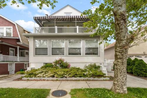 Atlantic City House | 5BR 3BA Family Retreat 2 Blocks from Beach