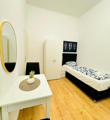 Liesing Apartment | 5BR Apartment Near Atzgersdorf Park, 11Min Walk