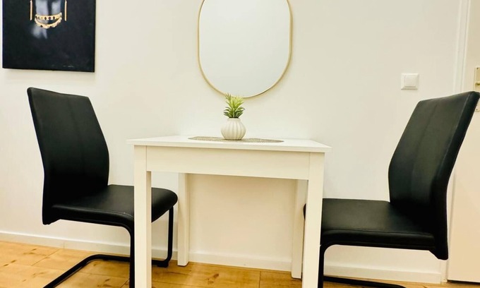 Liesing Apartment | 5BR Apartment Near Kaufpark Alterlaa