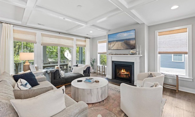 Frankford House | 5BR Beauty Near Bethany-Community Pool; Linens