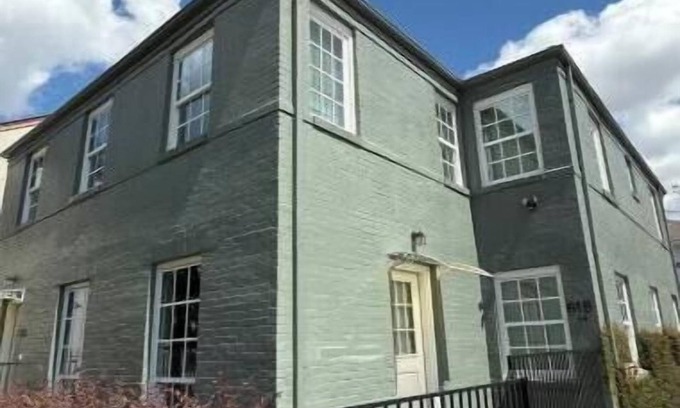 Neartown House | 5BR Central Montrose Gem