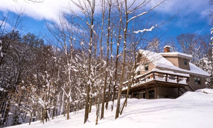 Plymouth Ski Chalet | 5BR Chalet in Historic Town bet Killington & Okemo
