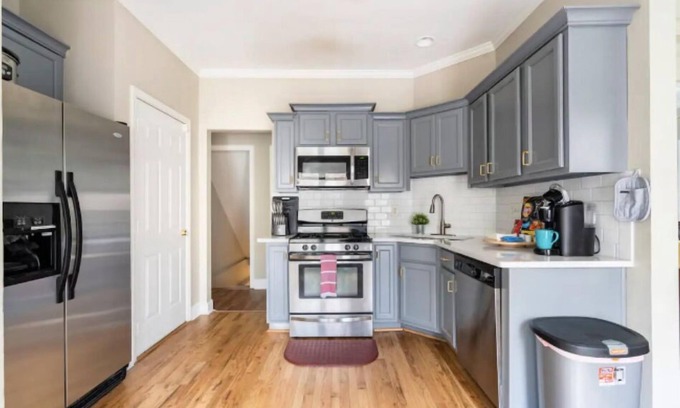 Collier Heights House | 5BR Family home w/ luxury suite, 7 mi to city ctr, 8 bds, safe neighborhood