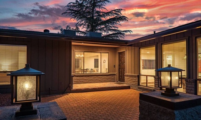 West Sedona House | 5BR/Heated Pool/Hot Tub/Fire Pit/View/Yoga/Pets OK