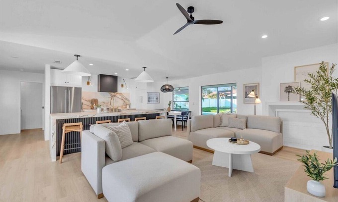 Palma Sola House | 5BR House with New Heated Pool ! 6mi from AMI Beach & IMG Academy