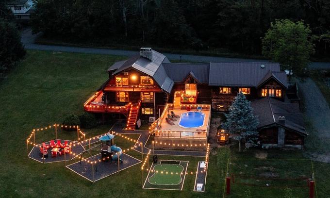 East Stroudsburg Cabin | 5BR Lux Log Mansion w Legendary Amenities & Pool!