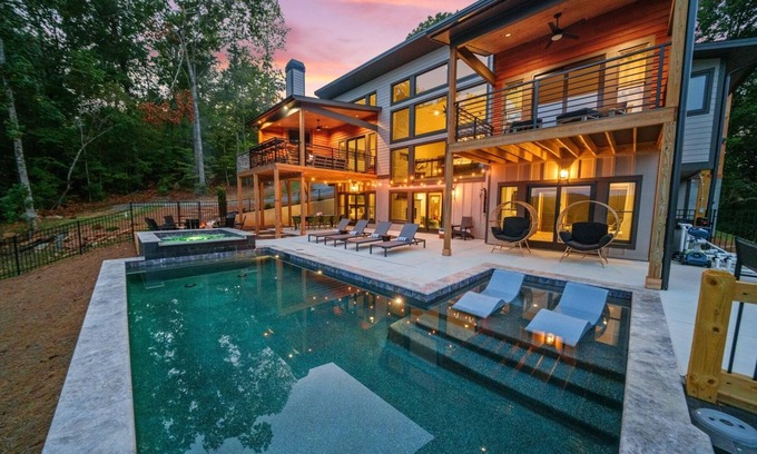 Ellijay Cabin | 5BR Luxury Cabin w/Private Outdoor Pool & Pickleball/Basketball Court!