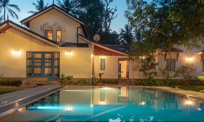 Unawatuna Villa | 5BR luxury colonial style villa with pool + garden + cook @theBlues