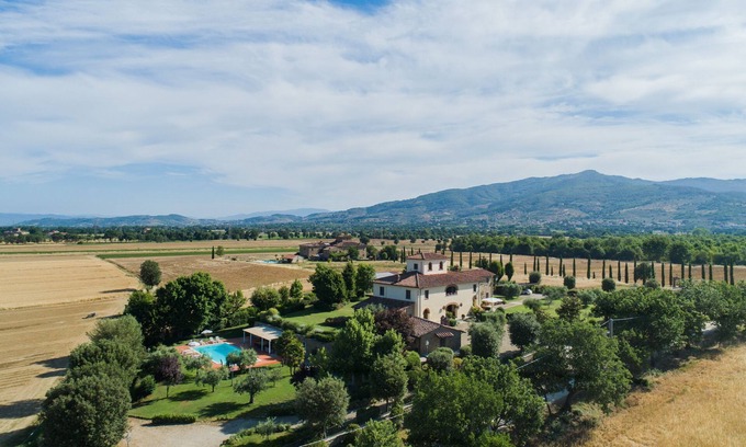 Magione Villa | 5BR Luxury Villa, Sublime Location, Private Pool, Sauna, Colour-therapy Shower