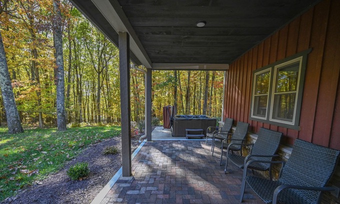 Accident House | 5BR Mountain Home Near Deep Creek Lake