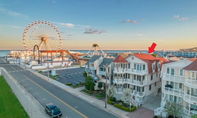 North End House | 5BR Steps to Beach & Boardwalk! Beach Tags Included!